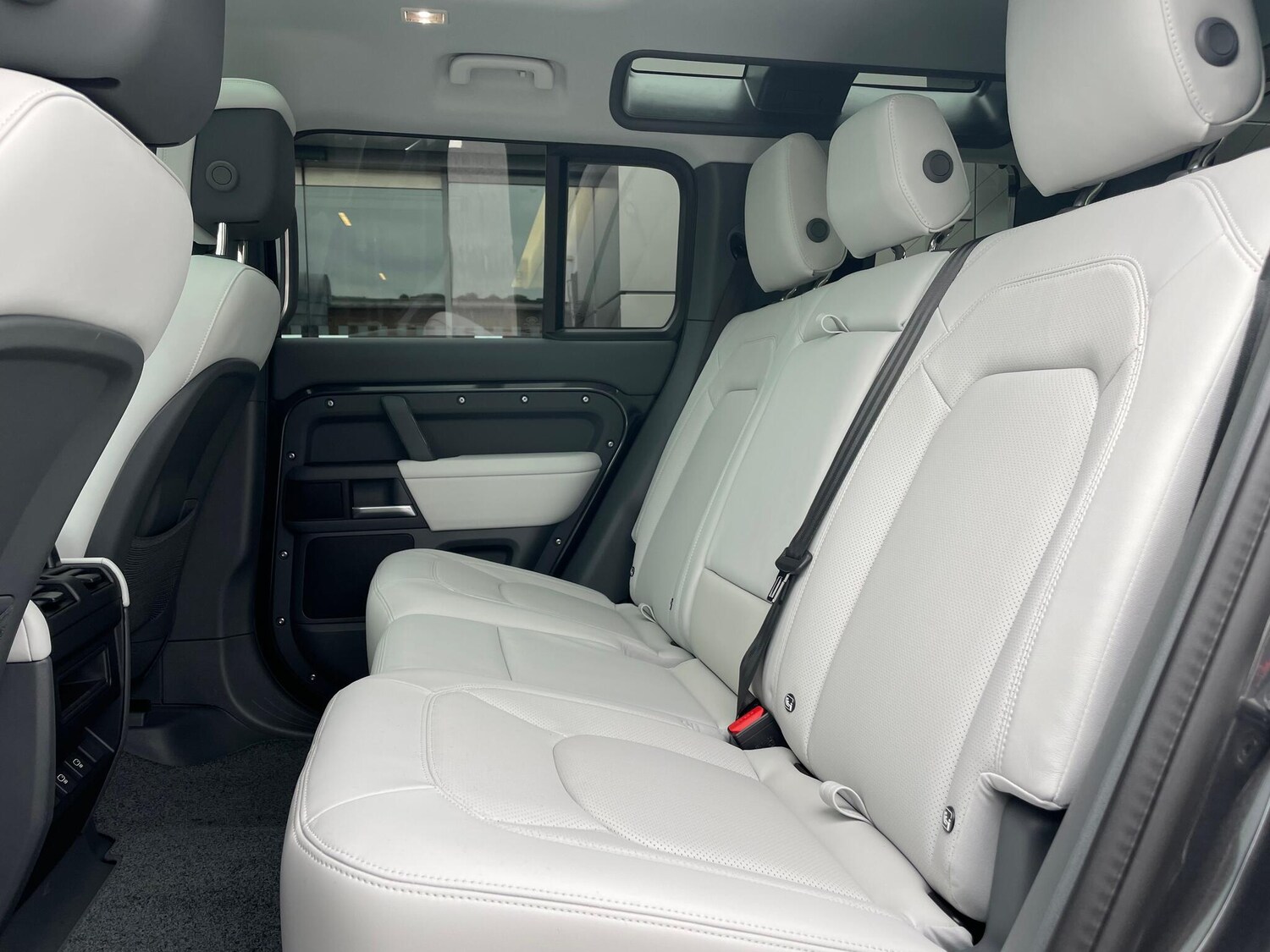 Used Land Rover Defender 2025 for sale - 76585580: Photo 71