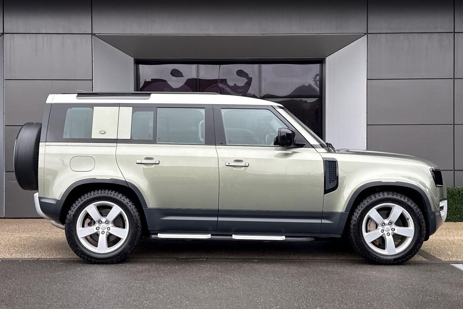 Used Land Rover Defender 2021 for sale - 77524110: Photo 2