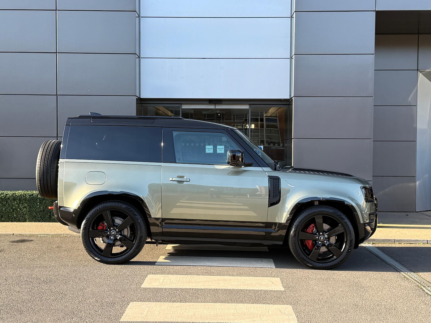 Used Land Rover Defender 2025 for sale - 77203260: Photo 2