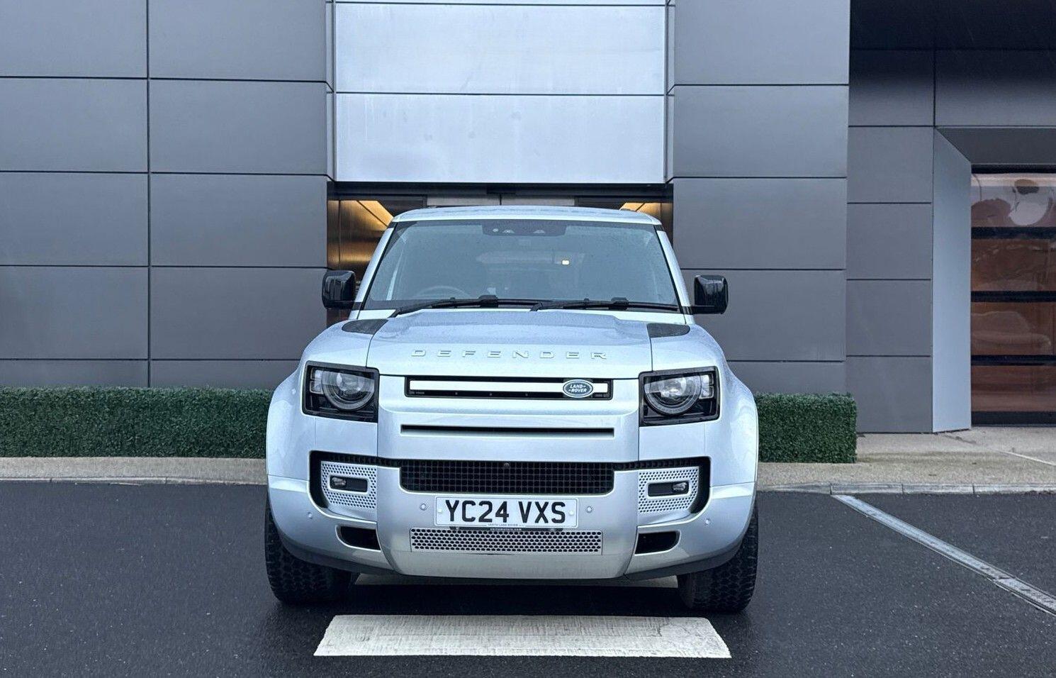 Used Land Rover Defender 110 2024 for sale - 76538536: Photo 11