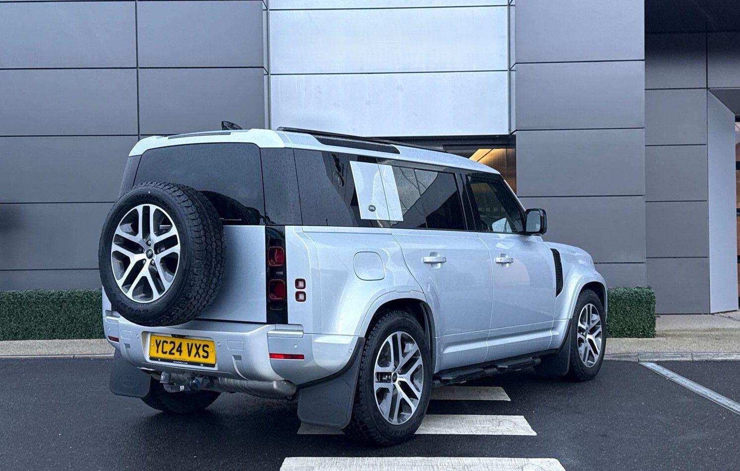 Used Land Rover Defender 110 2024 for sale - 76538536: Photo 12