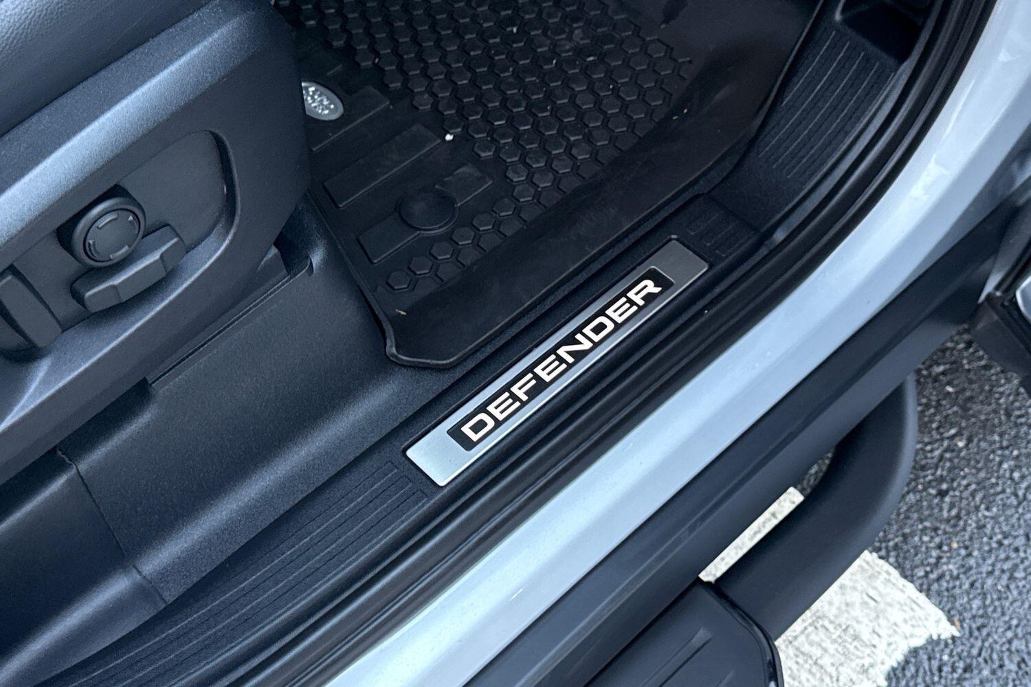 Used Land Rover Defender 110 2024 for sale - 76538536: Photo 21