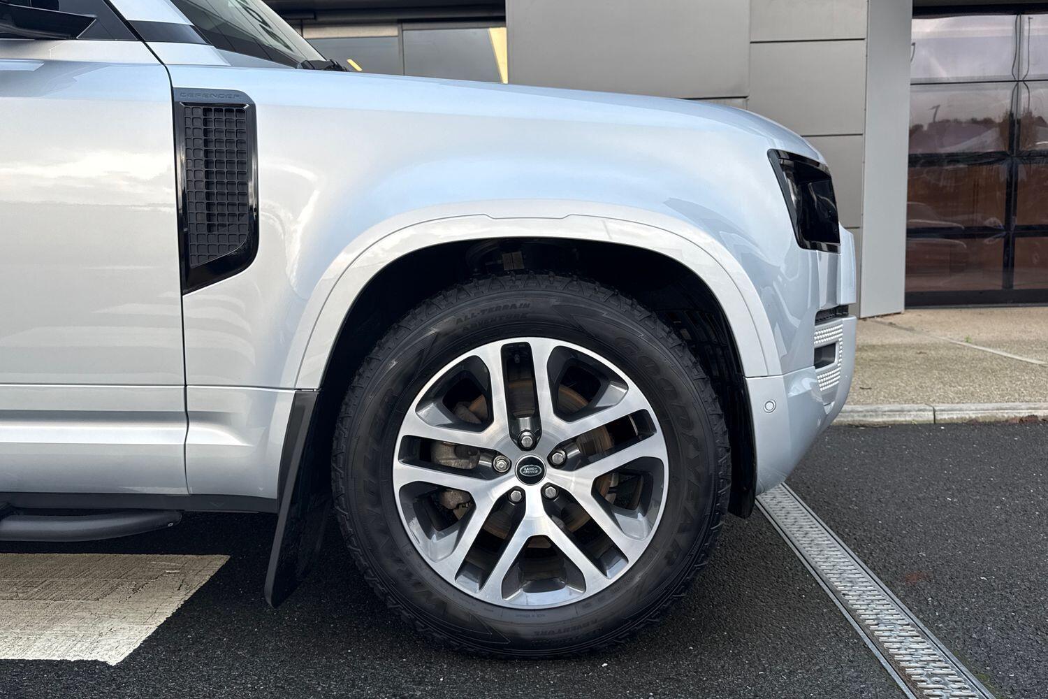 Used Land Rover Defender 110 2024 for sale - 76538536: Photo 25