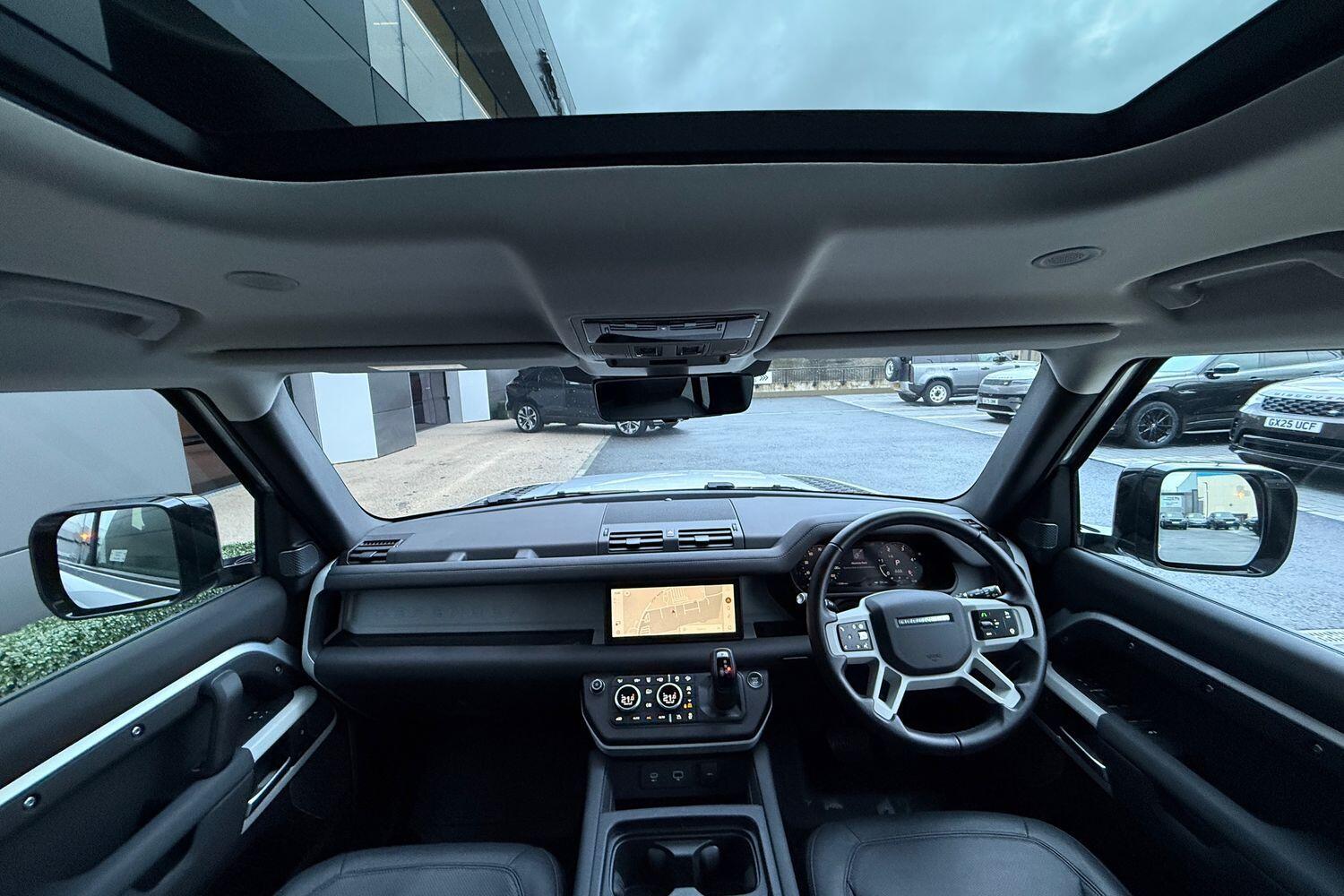 Used Land Rover Defender 110 2024 for sale - 76538536: Photo 3