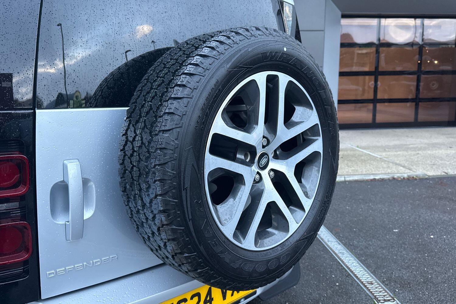 Used Land Rover Defender 110 2024 for sale - 76538536: Photo 48