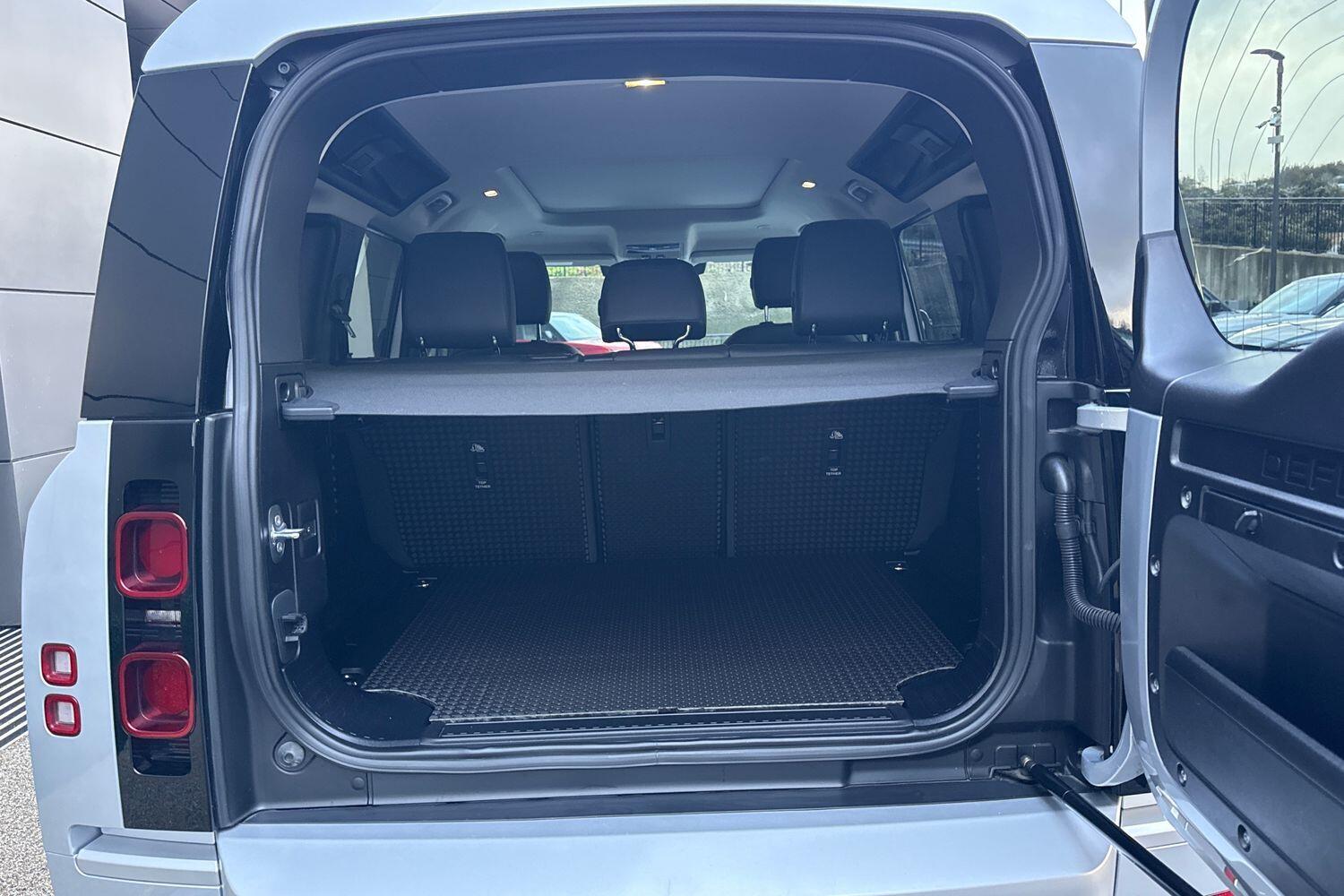 Used Land Rover Defender 110 2024 for sale - 76538536: Photo 49