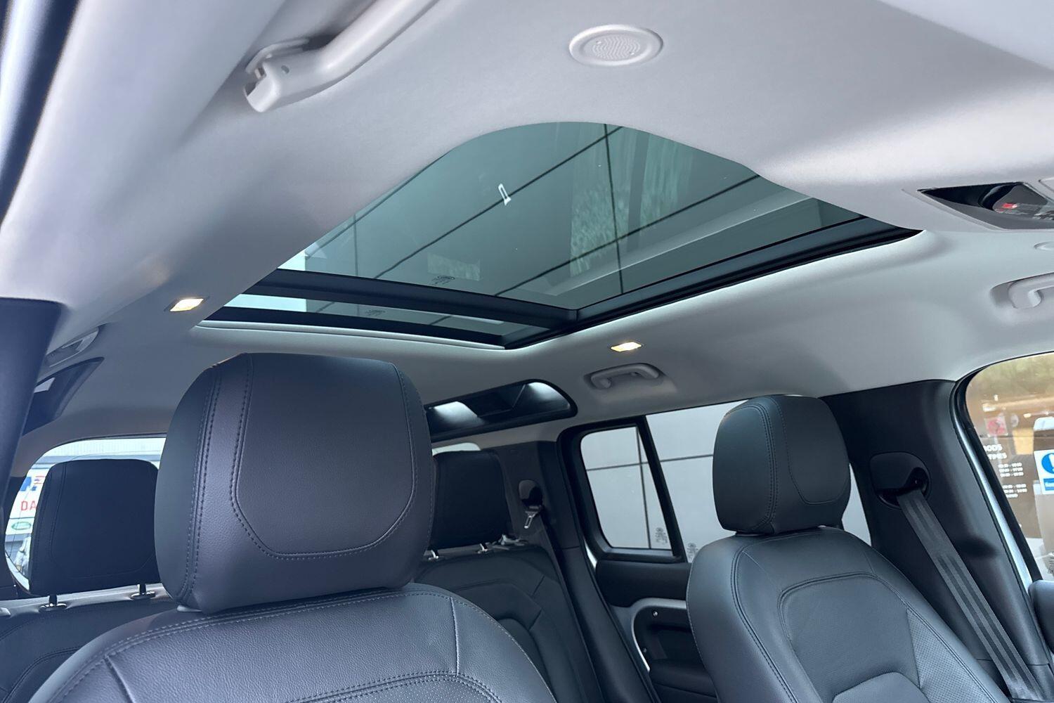 Used Land Rover Defender 110 2024 for sale - 76538536: Photo 9