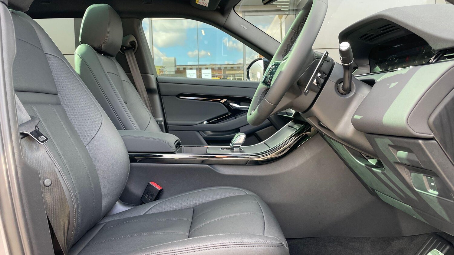 Used Land Rover Range Rover Evoque 2025 for sale - 76214720: Photo 14