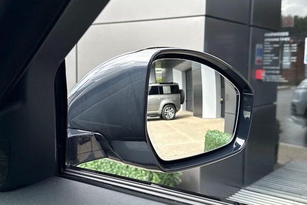 Used Land Rover Range Rover Velar 2025 for sale - 75647245: Photo 13