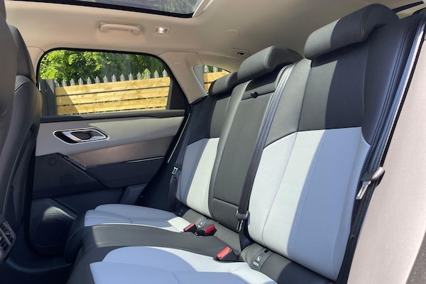 Used Land Rover Range Rover Velar 2025 for sale - 76239360: Photo 32