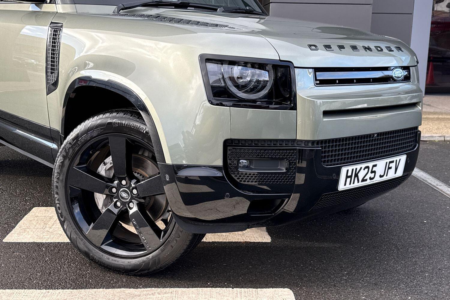 Used Land Rover Defender 90 2025 for sale - 76786453: Photo 17