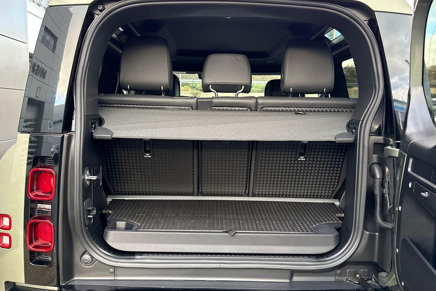 Used Land Rover Defender 90 2025 for sale - 76786453: Photo 32