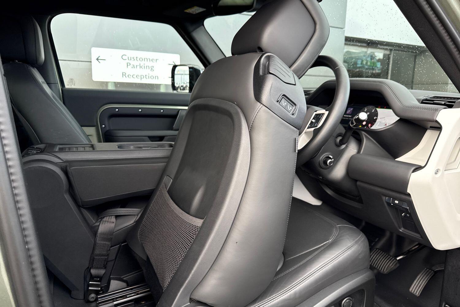 Used Land Rover Defender 90 2025 for sale - 76786453: Photo 35