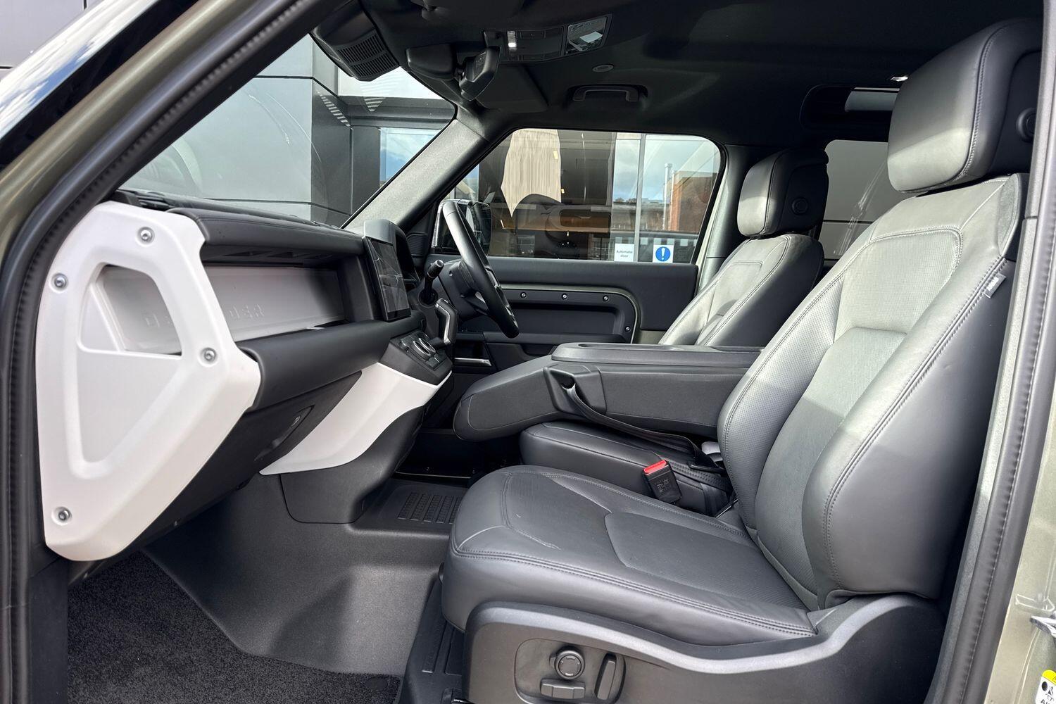 Used Land Rover Defender 90 2025 for sale - 76786453: Photo 38