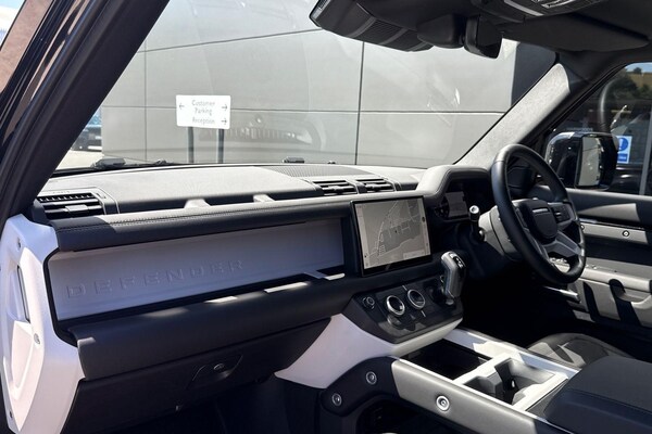 Used Land Rover Defender 110 2025 for sale - 75247337: Photo 36