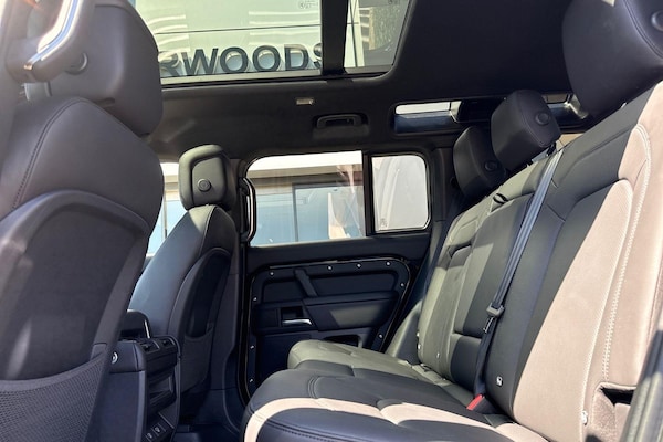 Used Land Rover Defender 110 2025 for sale - 75247337: Photo 39