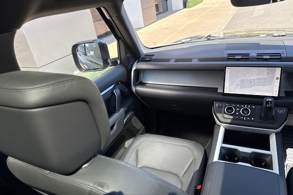 Used Land Rover Defender 110 2025 for sale - 75247337: Photo 41