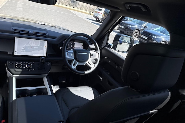 Used Land Rover Defender 110 2025 for sale - 75247337: Photo 42