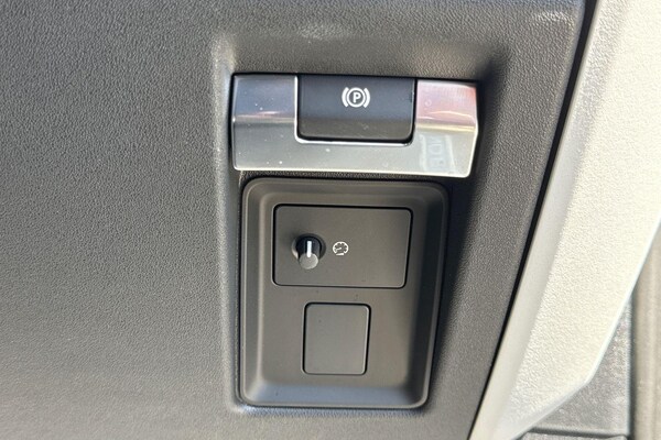 Used Land Rover Defender 110 2025 for sale - 75247337: Photo 64