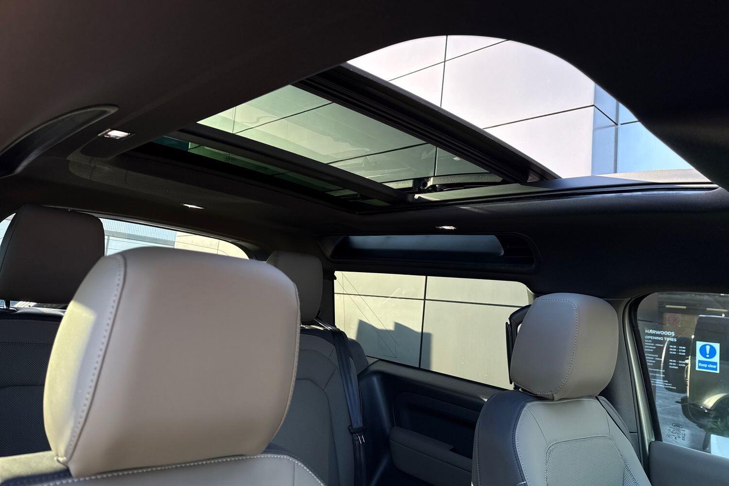 Used Land Rover Defender 2025 for sale - 77131682: Photo 10