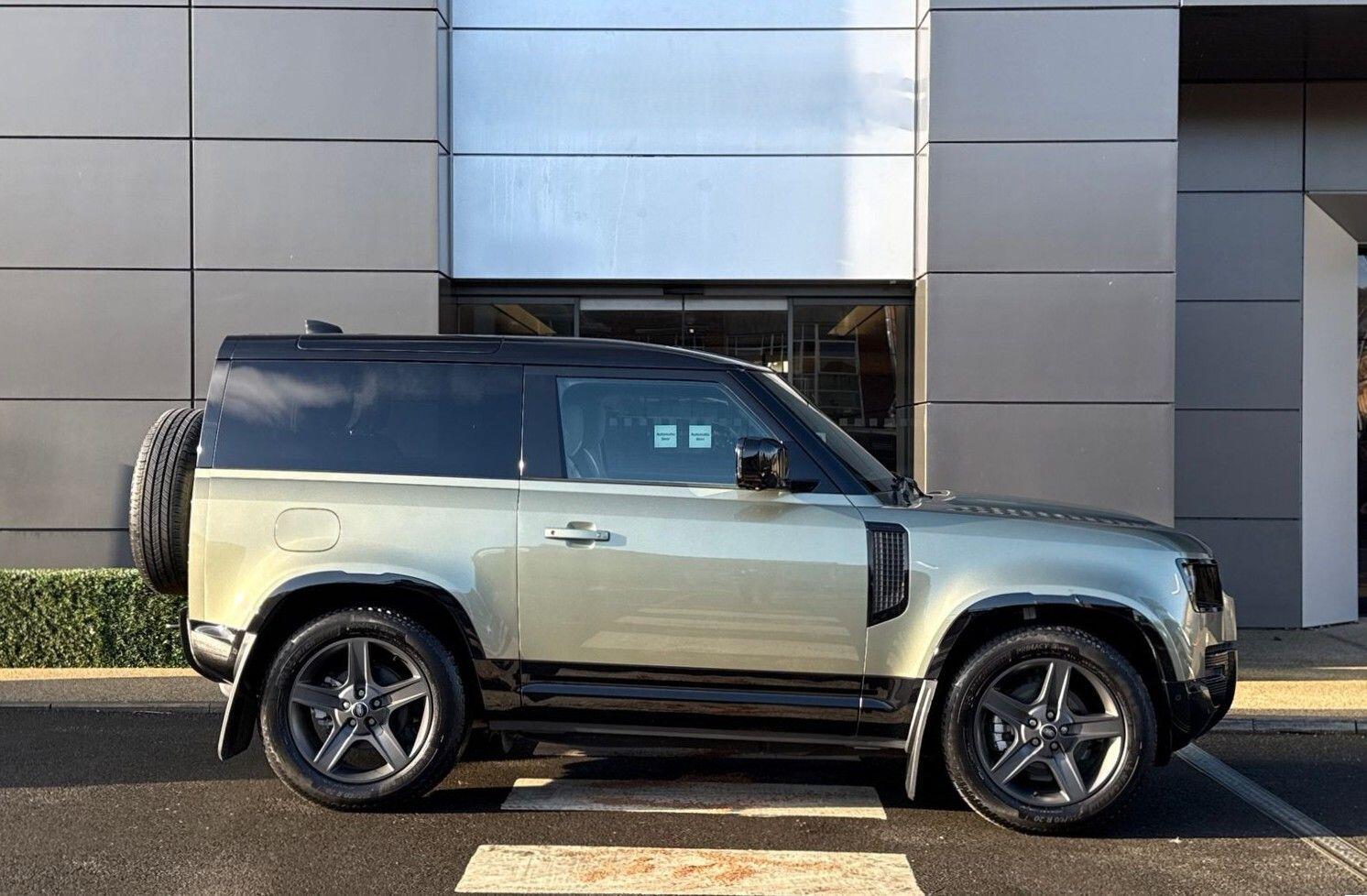 Used Land Rover Defender 2025 for sale - 77131682: Photo 2