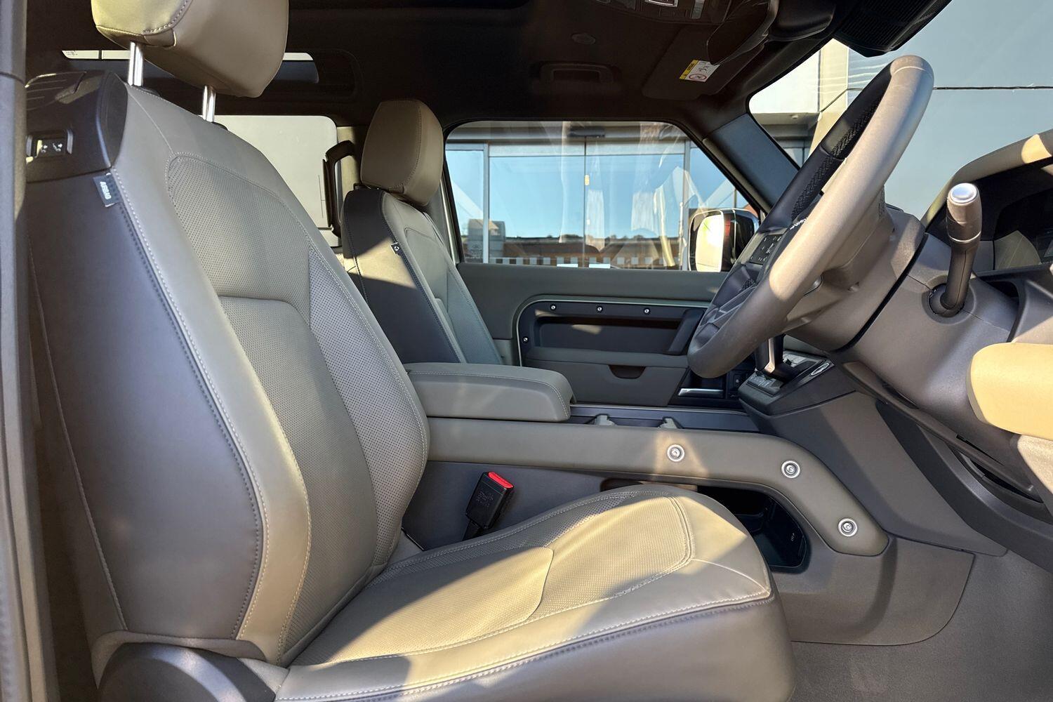 Used Land Rover Defender 2025 for sale - 77131682: Photo 20