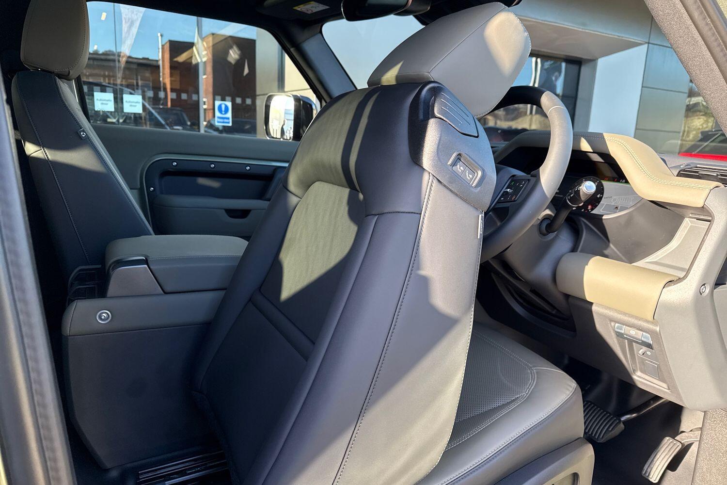 Used Land Rover Defender 2025 for sale - 77131682: Photo 22