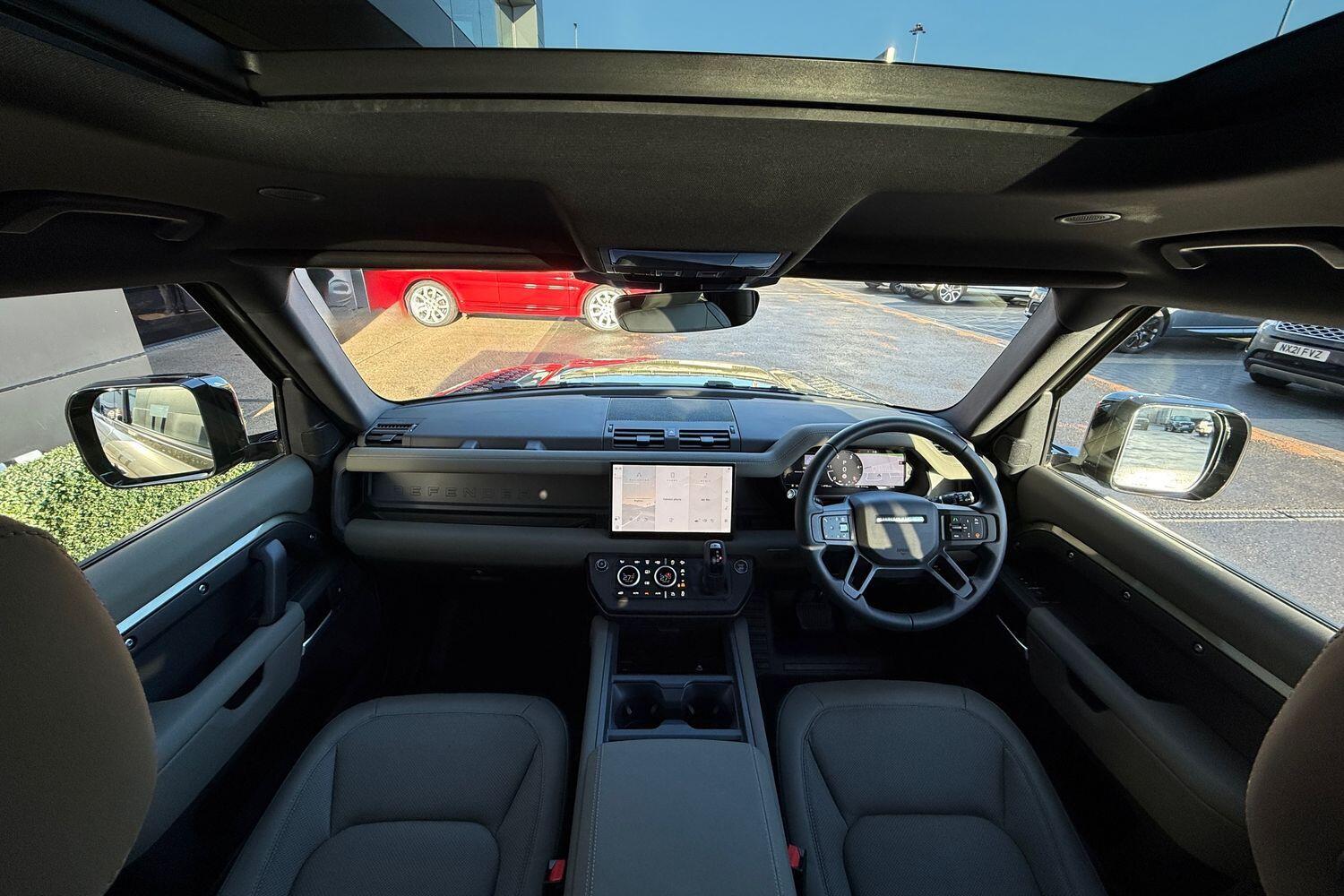 Used Land Rover Defender 2025 for sale - 77131682: Photo 3