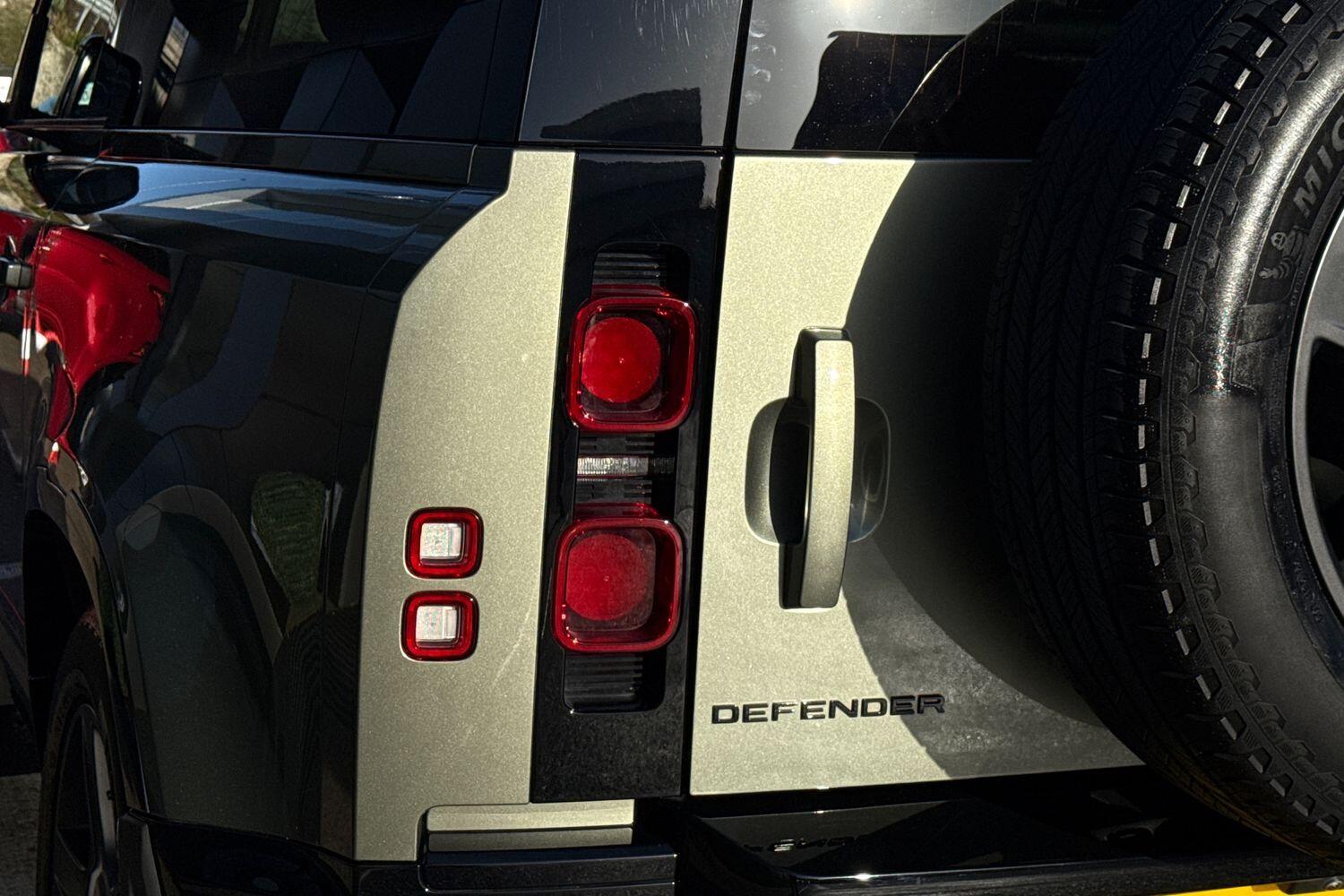 Used Land Rover Defender 2025 for sale - 77131682: Photo 31