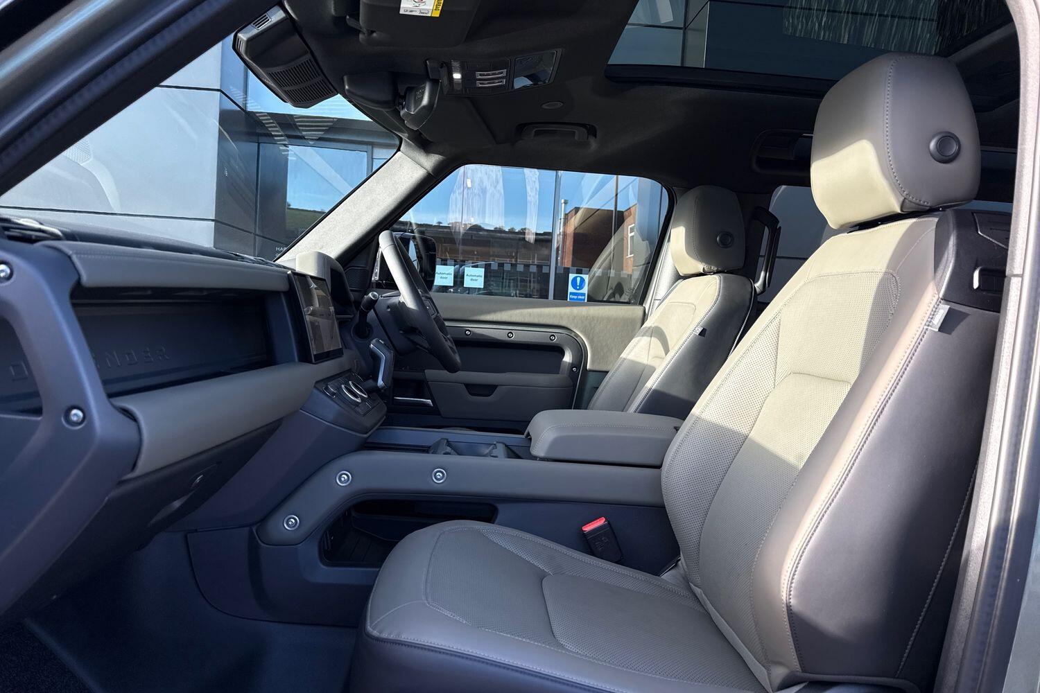 Used Land Rover Defender 2025 for sale - 77131682: Photo 38