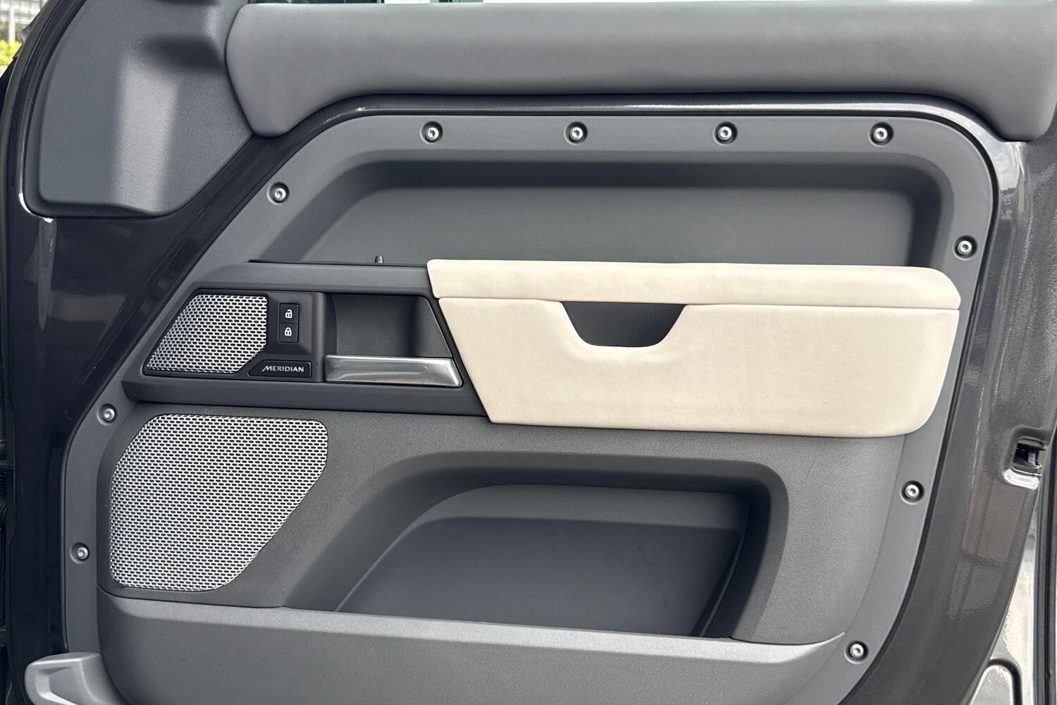 Used Land Rover Defender 130 2022 for sale - 76151173: Photo 19