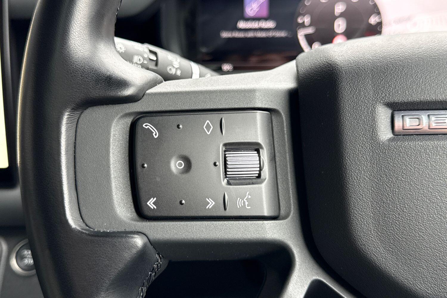 Used Land Rover Defender 130 2022 for sale - 76151173: Photo 32