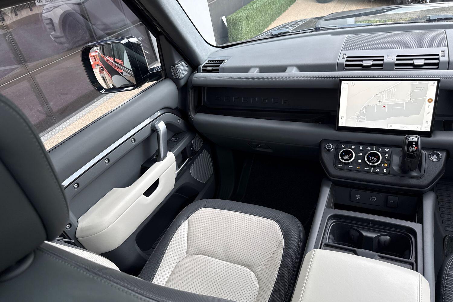 Used Land Rover Defender 130 2022 for sale - 76151173: Photo 47