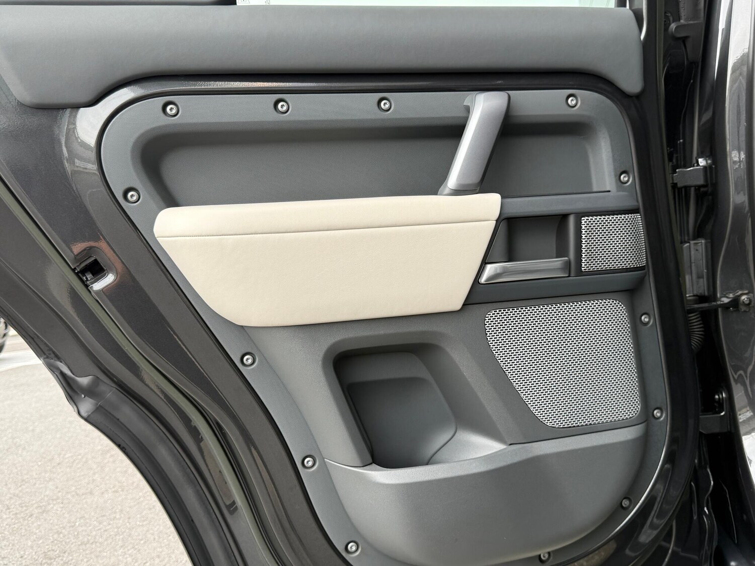 Used Land Rover Defender 130 2022 for sale - 76151173: Photo 64