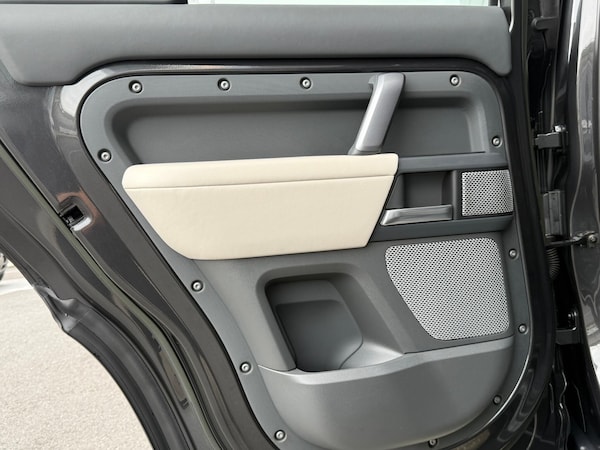 Used Land Rover Defender 130 2022 for sale - 76151173: Photo 64