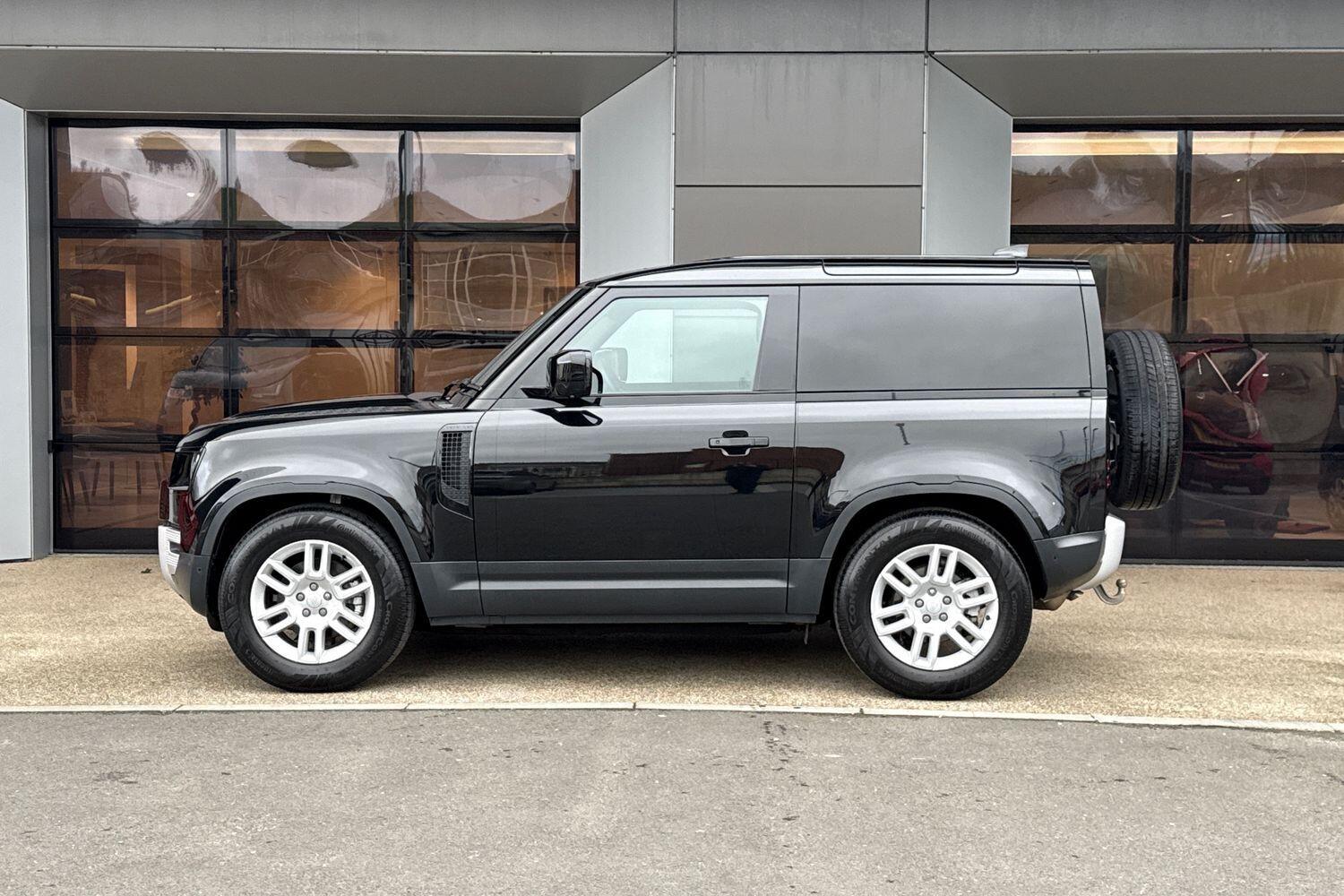 Used Land Rover Defender 90 2025 for sale - 77376933: Photo 11