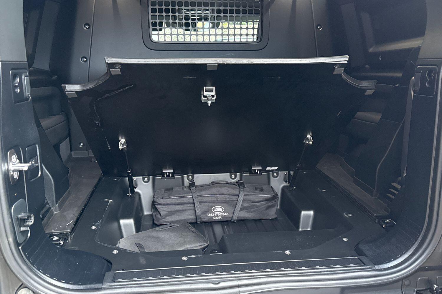 Used Land Rover Defender 90 2025 for sale - 77376933: Photo 25