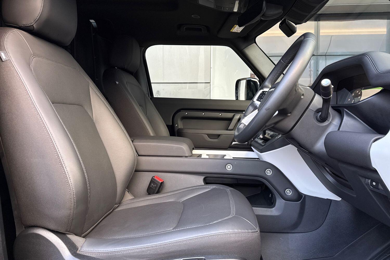 Used Land Rover Defender 90 2025 for sale - 77376933: Photo 30