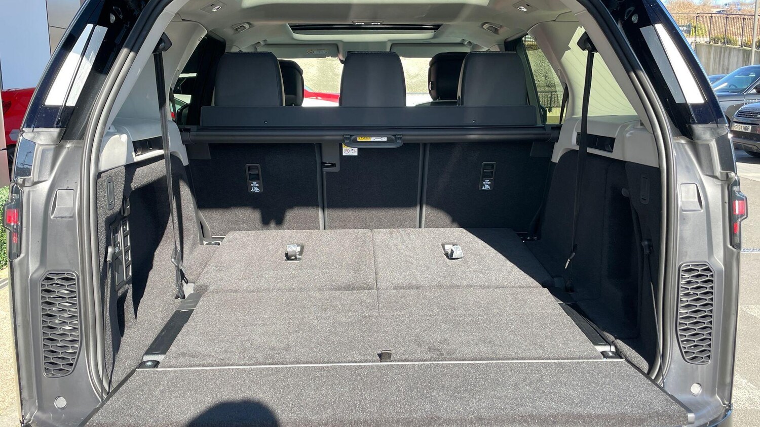 Used Land Rover Discovery 2025 for sale - 76371220: Photo 32