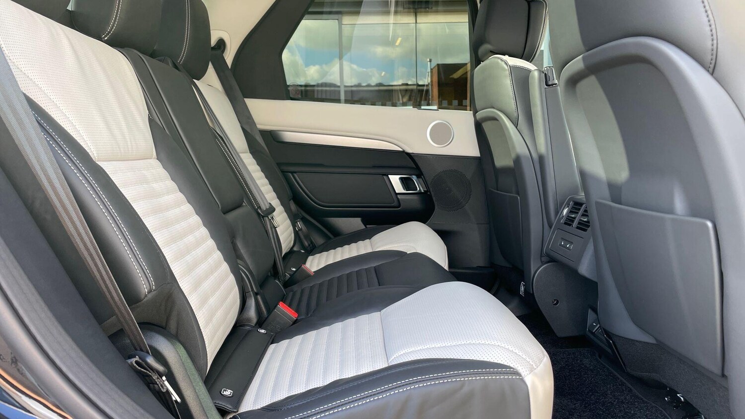 Used Land Rover Discovery 2025 for sale - 76371220: Photo 41