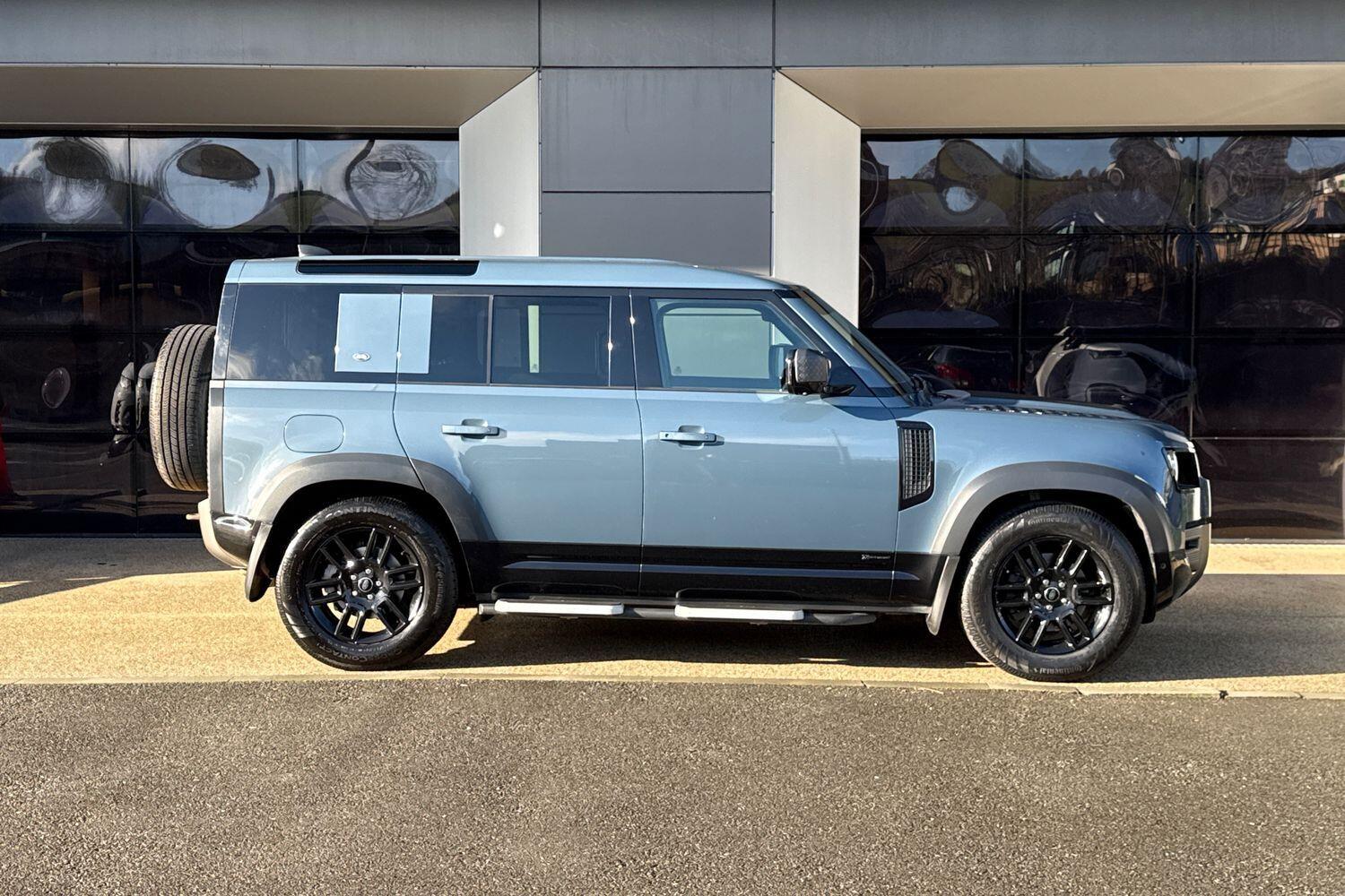 Used Land Rover Defender 2021 for sale - 77440882: Photo 2