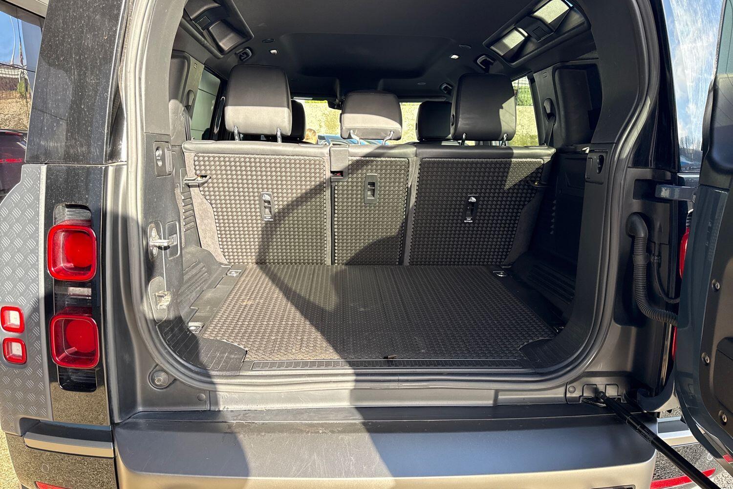 Used Land Rover Defender 2021 for sale - 77440882: Photo 31