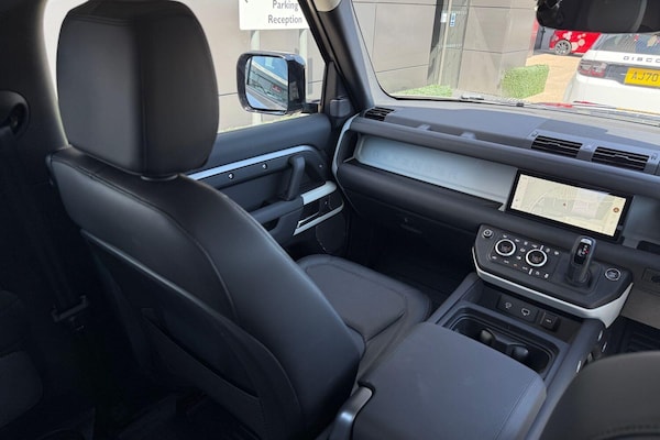 Used Land Rover Defender 90 2024 for sale - 75720791: Photo 40
