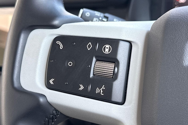 Used Land Rover Defender 90 2024 for sale - 75720791: Photo 46