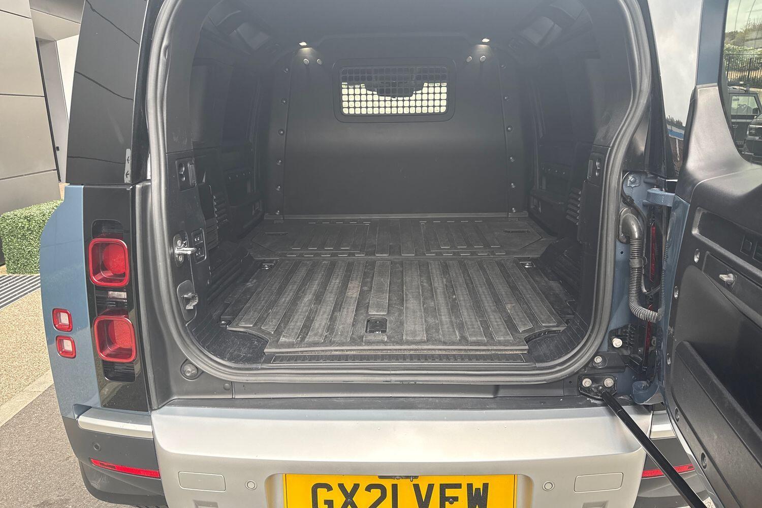 Used Land Rover Defender 110 2021 for sale - 76260284: Photo 31