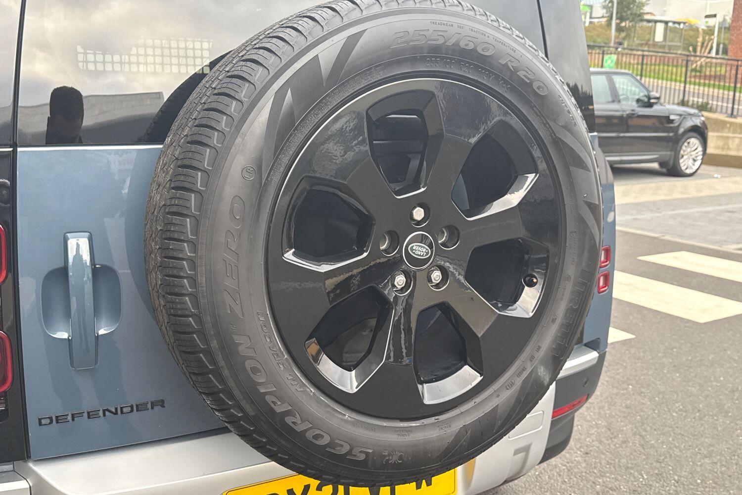 Used Land Rover Defender 110 2021 for sale - 76260284: Photo 32