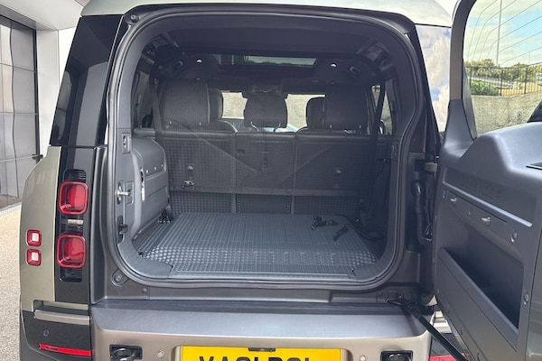 Used Land Rover Defender 110 2021 for sale - 75670768: Photo 33