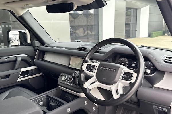 Used Land Rover Defender 90 2023 for sale - 75707836: Photo 18