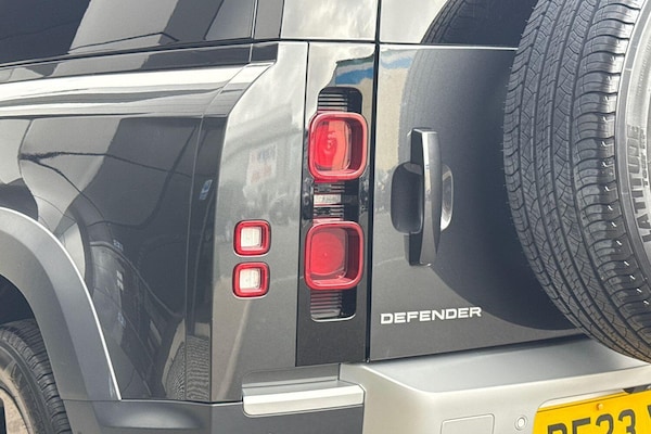 Used Land Rover Defender 90 2023 for sale - 75707836: Photo 31