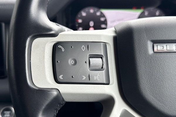 Used Land Rover Defender 90 2023 for sale - 75707836: Photo 40